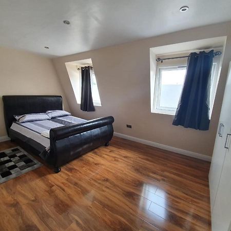 London Modern 4 Bedroom Apartment מראה חיצוני תמונה