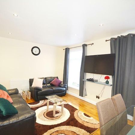 London Modern 4 Bedroom Apartment מראה חיצוני תמונה