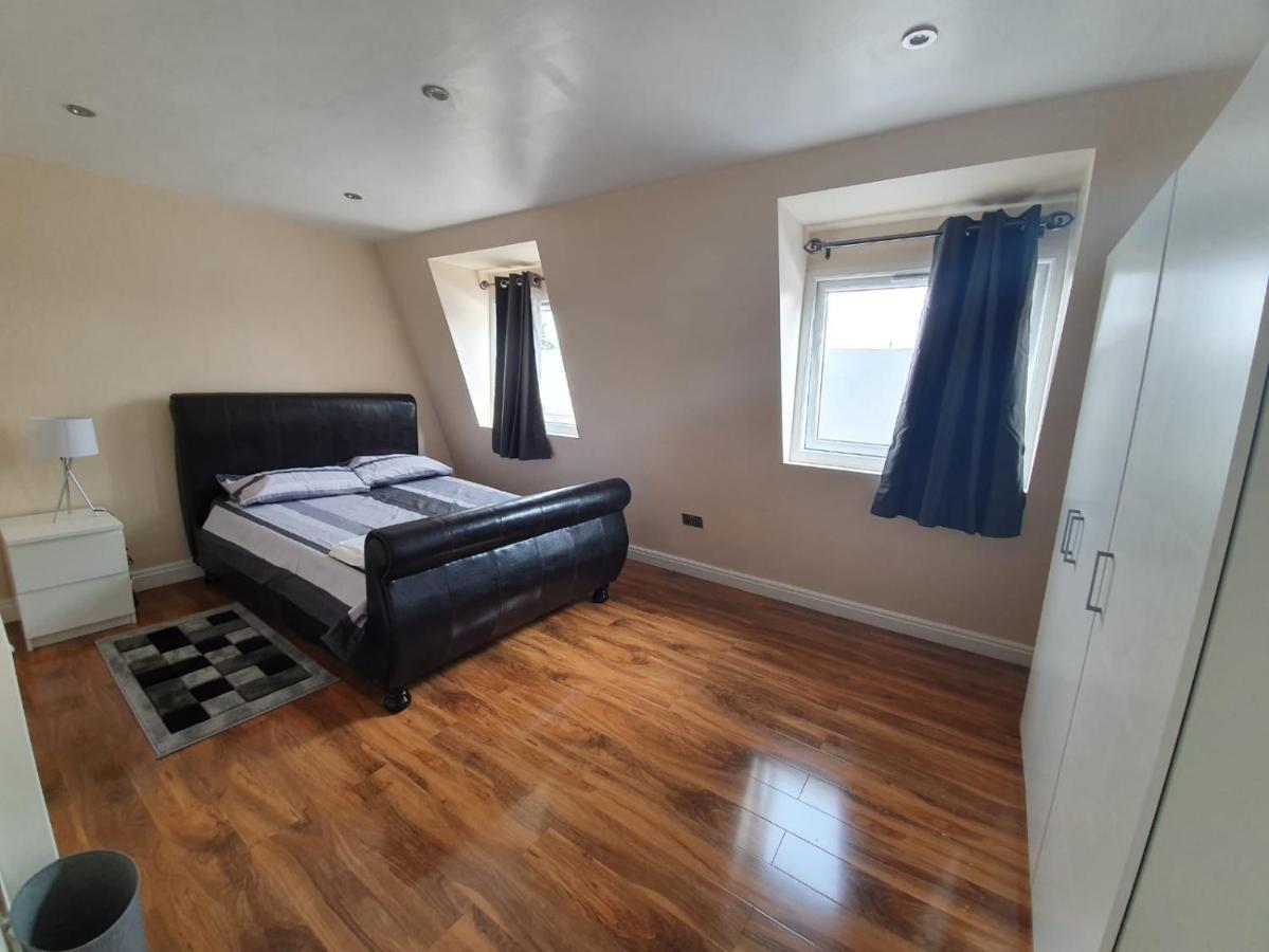 London Modern 4 Bedroom Apartment מראה חיצוני תמונה