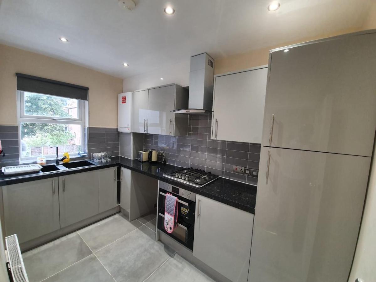 London Modern 4 Bedroom Apartment מראה חיצוני תמונה