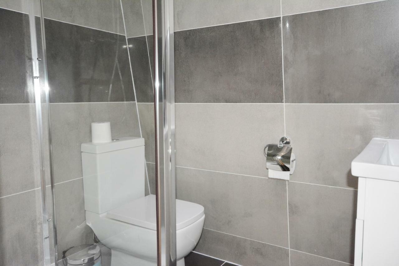 London Modern 4 Bedroom Apartment מראה חיצוני תמונה
