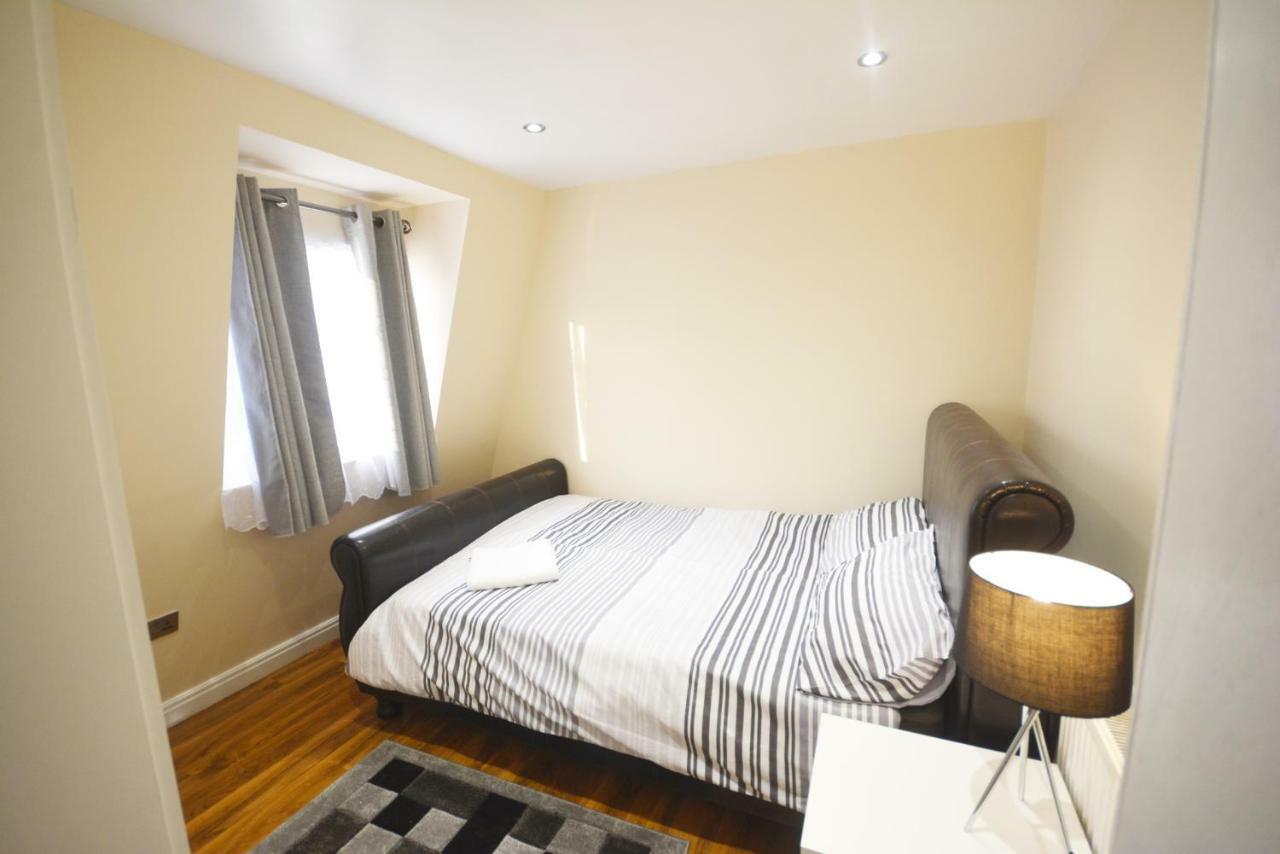 London Modern 4 Bedroom Apartment מראה חיצוני תמונה