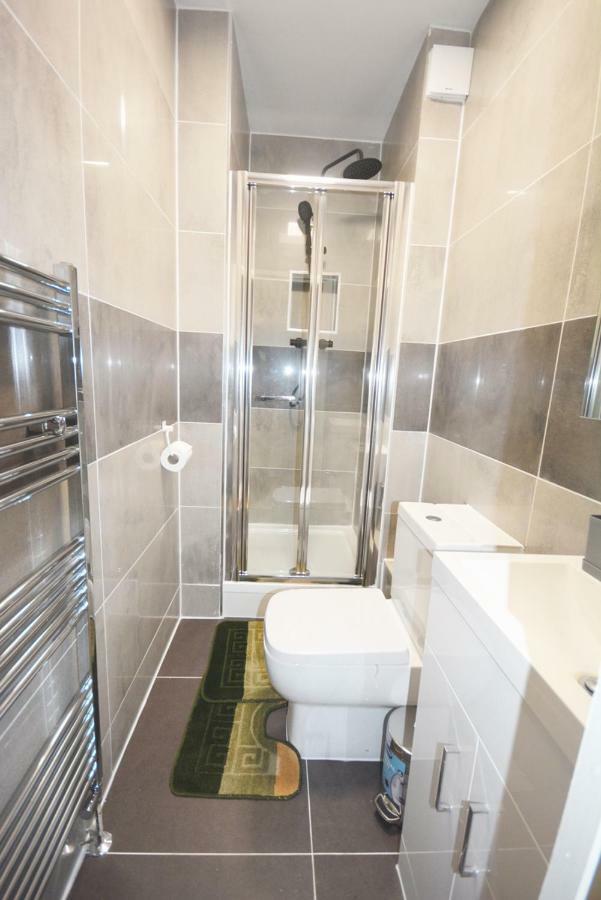 London Modern 4 Bedroom Apartment מראה חיצוני תמונה