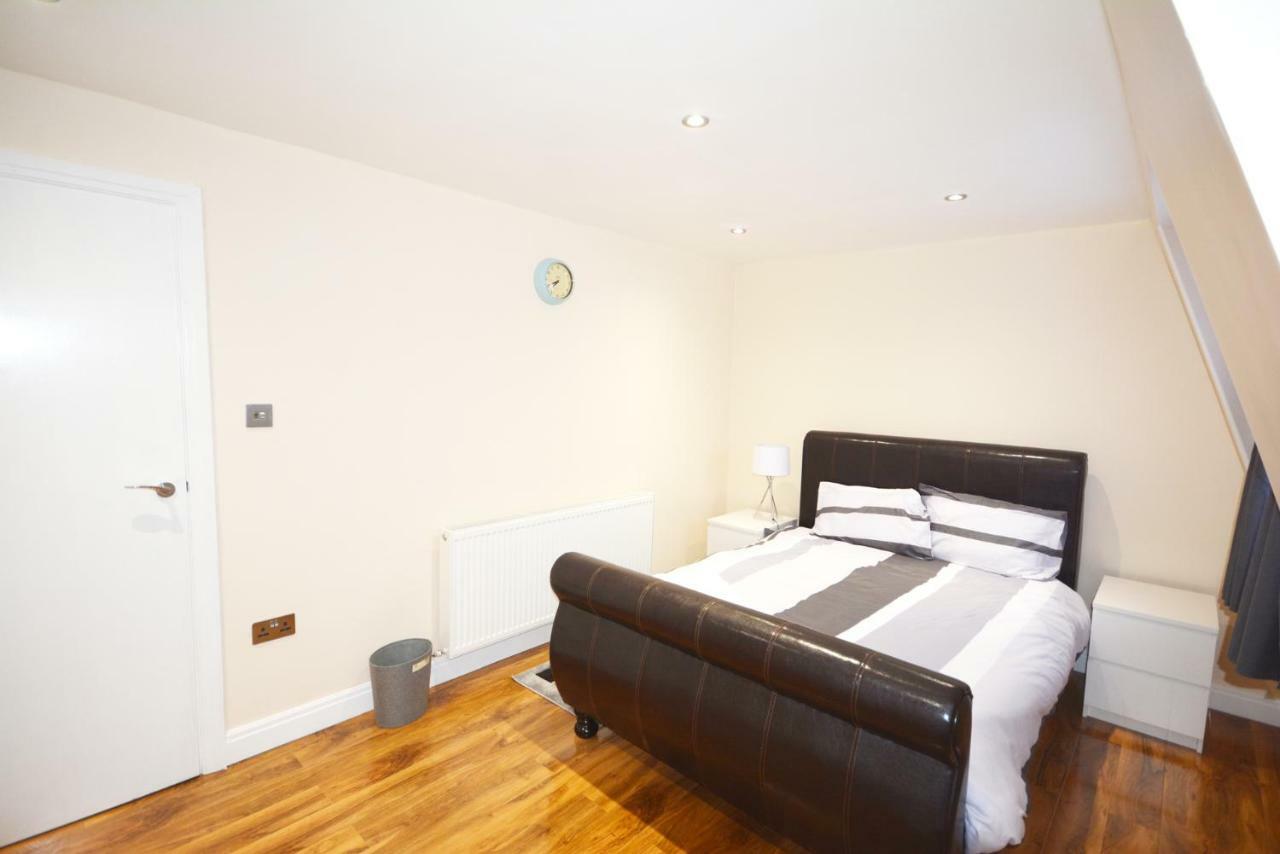 London Modern 4 Bedroom Apartment מראה חיצוני תמונה