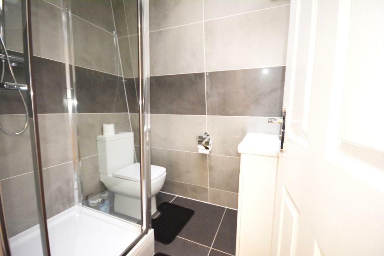London Modern 4 Bedroom Apartment מראה חיצוני תמונה