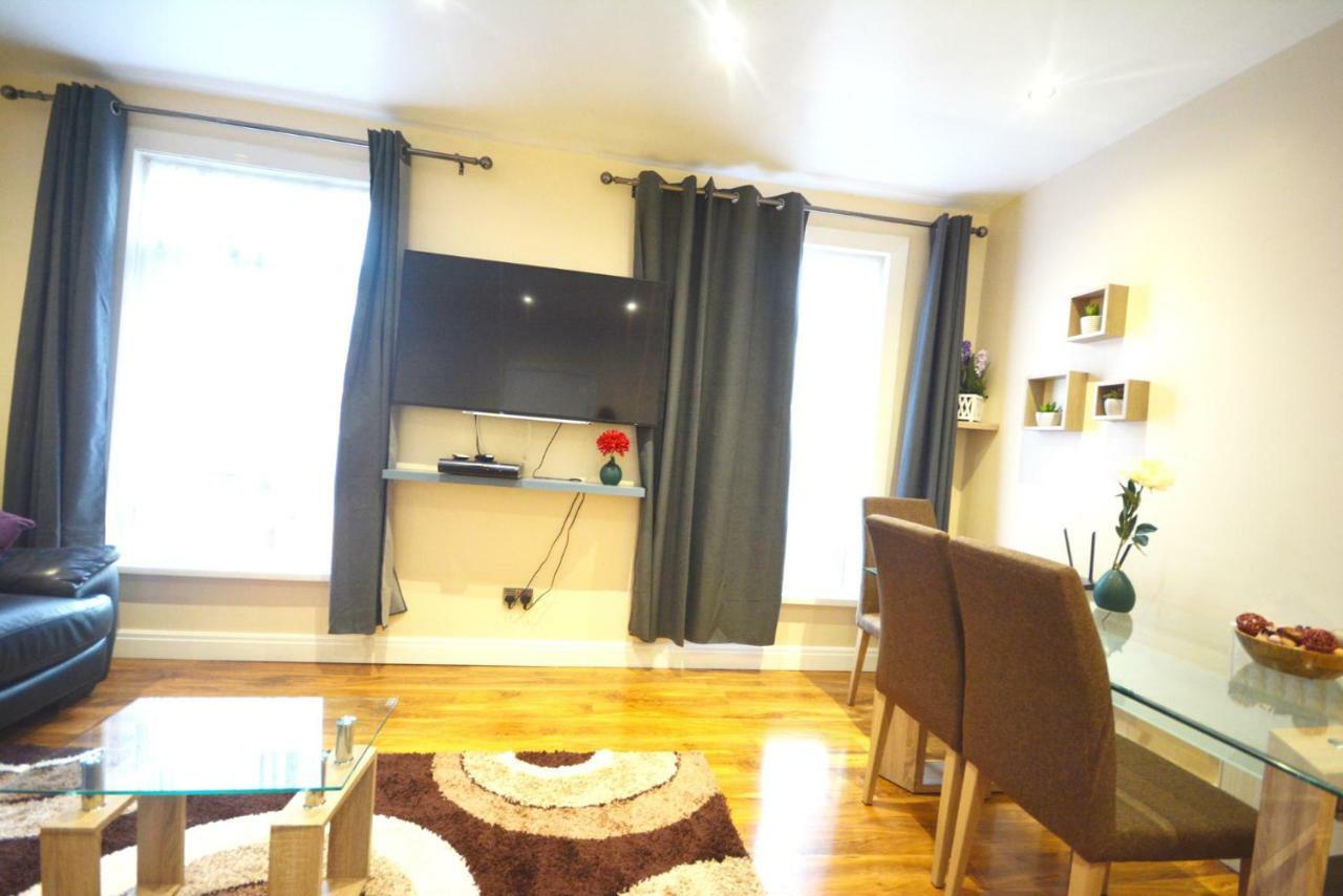 London Modern 4 Bedroom Apartment מראה חיצוני תמונה