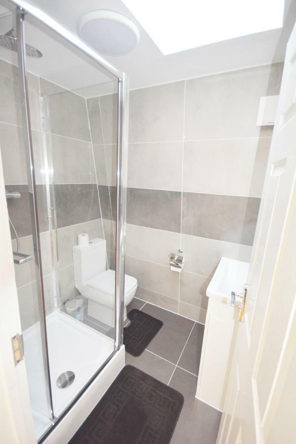 London Modern 4 Bedroom Apartment מראה חיצוני תמונה