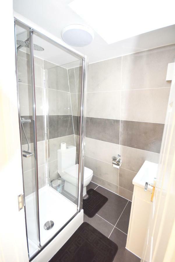 London Modern 4 Bedroom Apartment מראה חיצוני תמונה