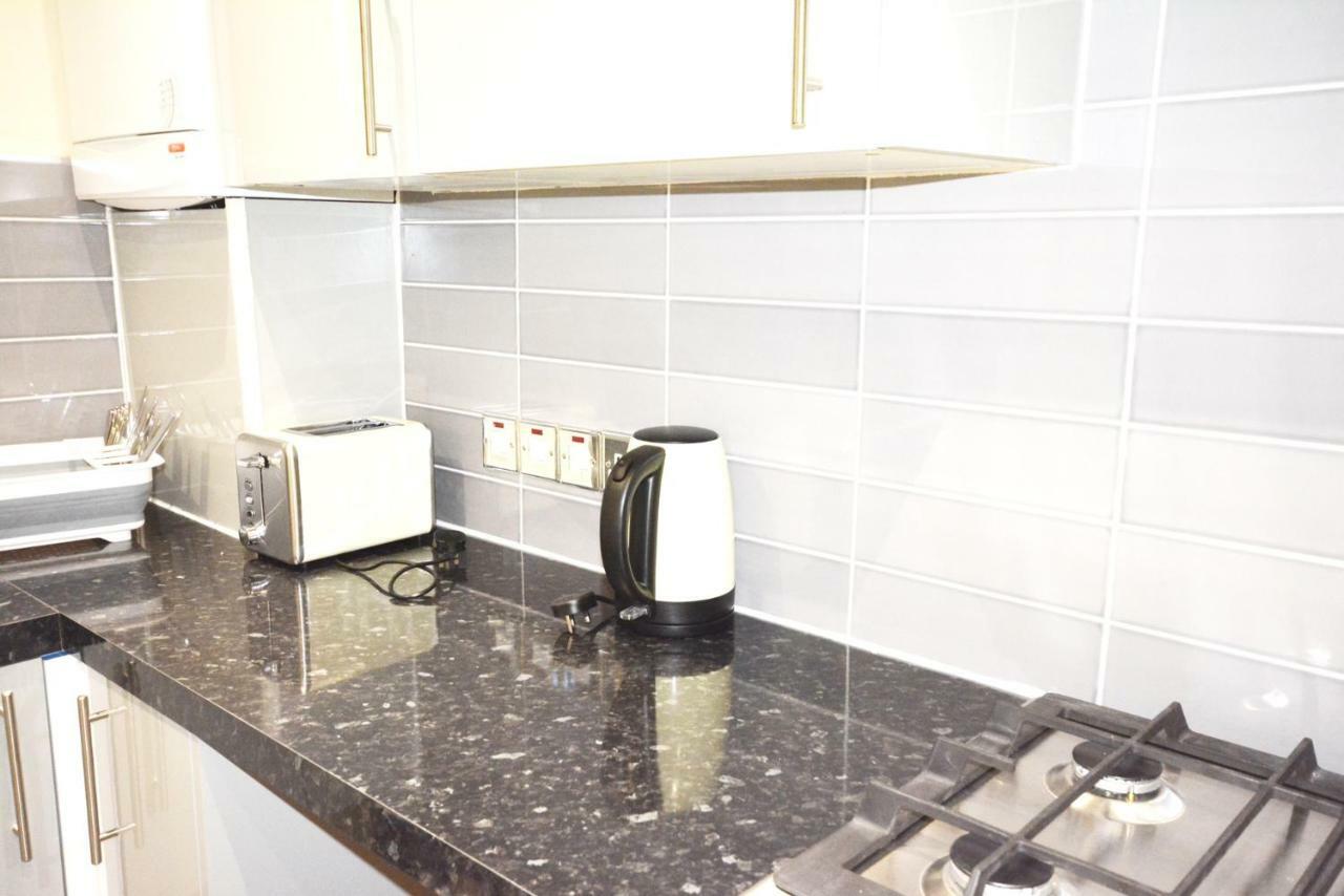 London Modern 4 Bedroom Apartment מראה חיצוני תמונה