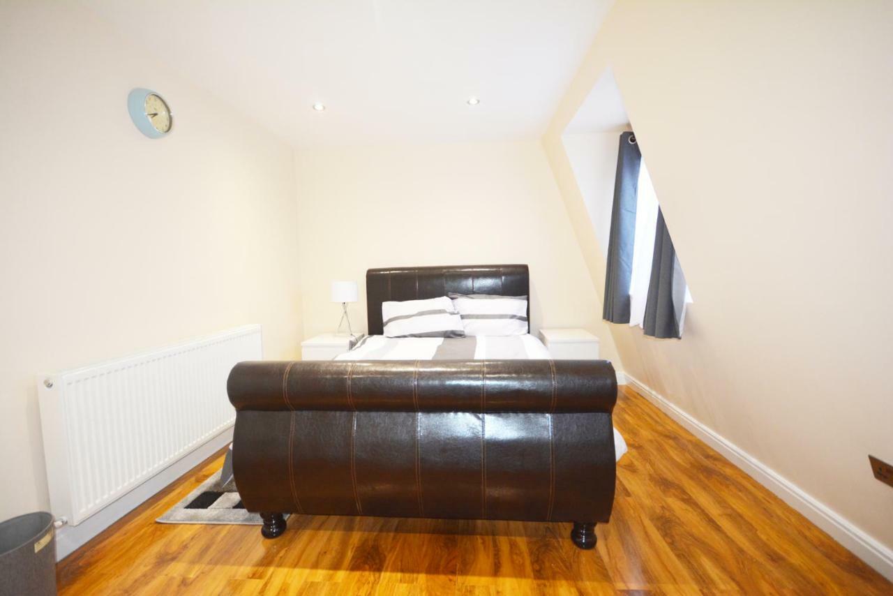 London Modern 4 Bedroom Apartment מראה חיצוני תמונה