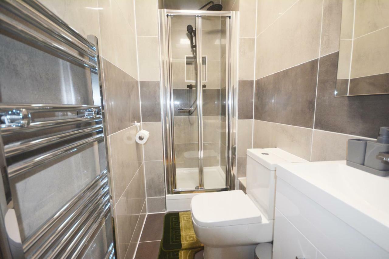 London Modern 4 Bedroom Apartment מראה חיצוני תמונה
