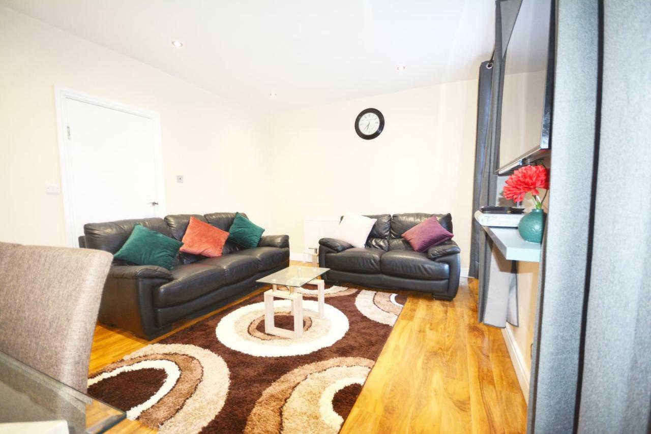 London Modern 4 Bedroom Apartment מראה חיצוני תמונה