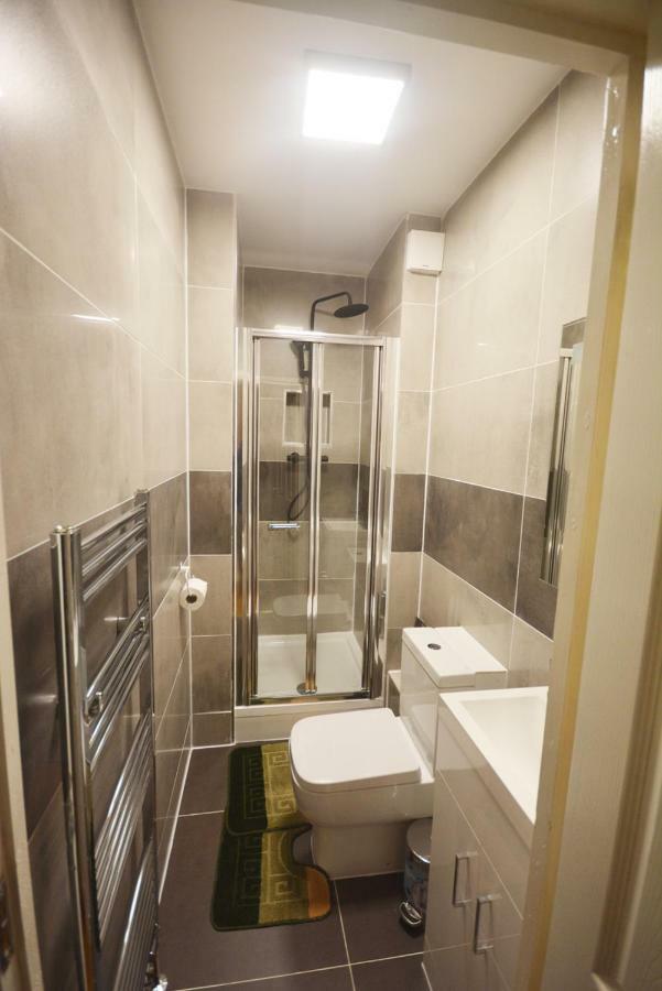 London Modern 4 Bedroom Apartment מראה חיצוני תמונה