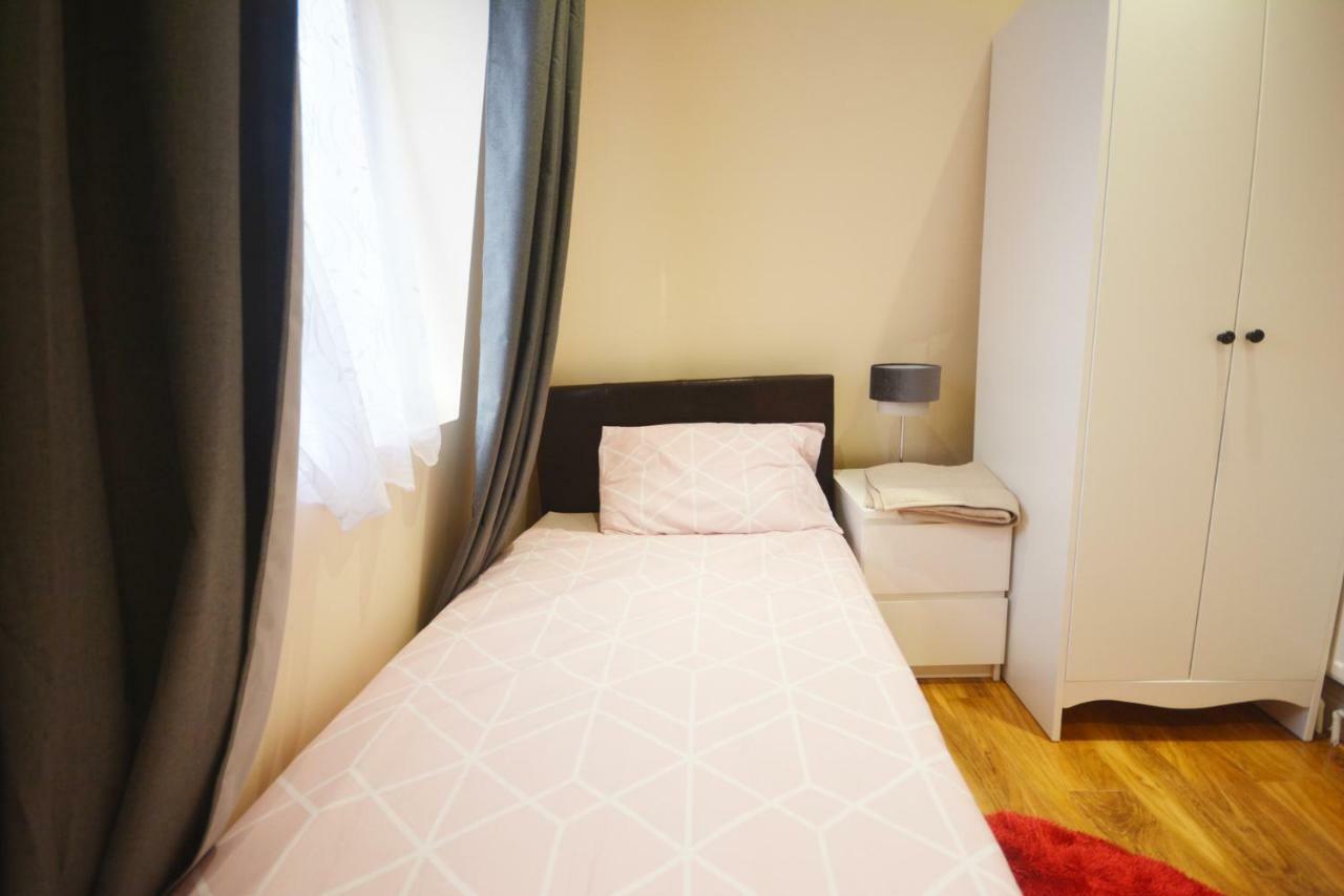 London Modern 4 Bedroom Apartment מראה חיצוני תמונה
