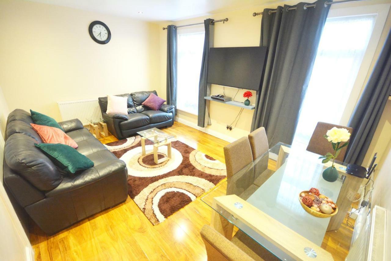 London Modern 4 Bedroom Apartment מראה חיצוני תמונה