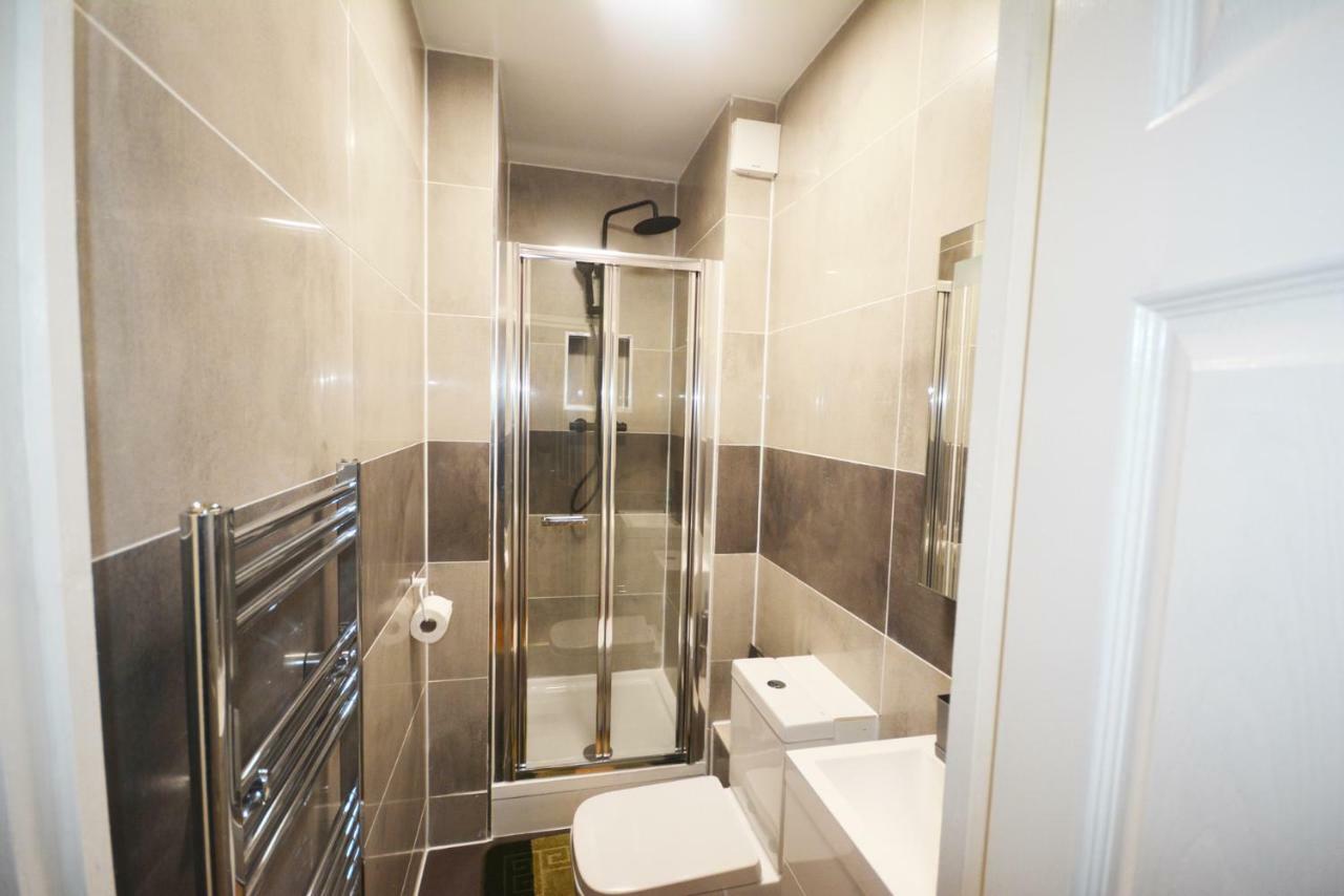 London Modern 4 Bedroom Apartment מראה חיצוני תמונה