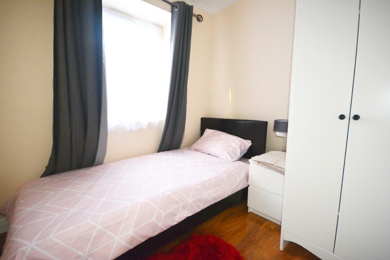 London Modern 4 Bedroom Apartment מראה חיצוני תמונה