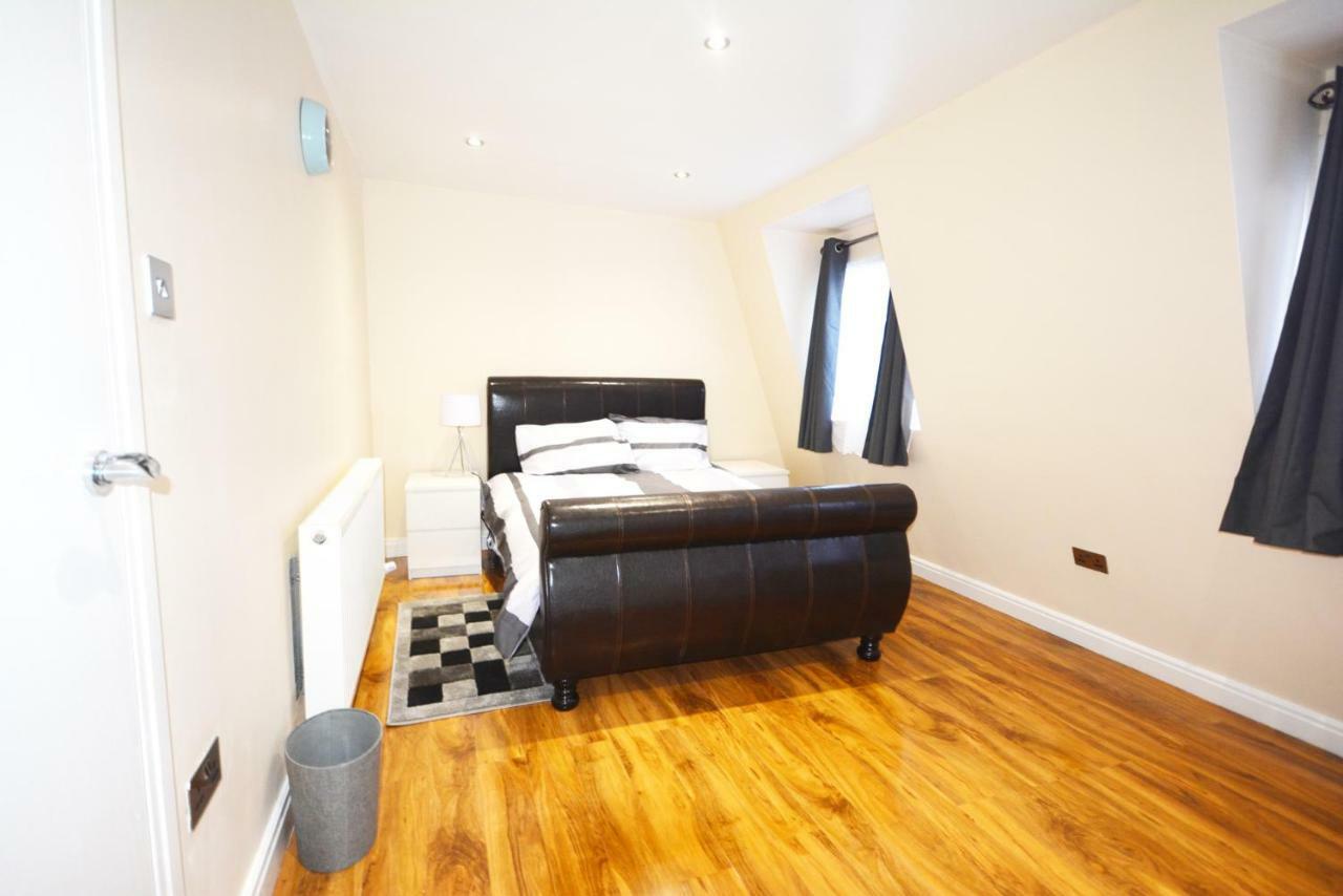 London Modern 4 Bedroom Apartment מראה חיצוני תמונה