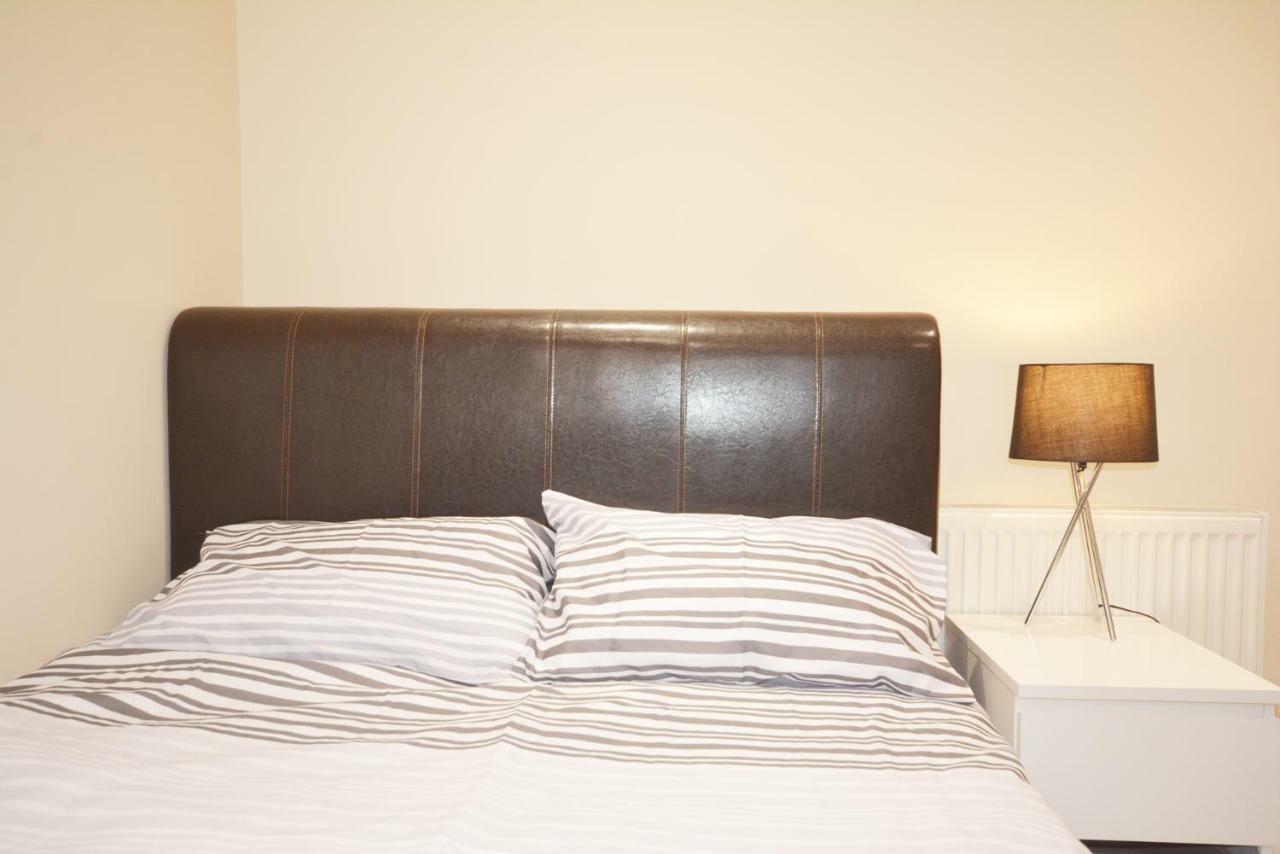 London Modern 4 Bedroom Apartment מראה חיצוני תמונה